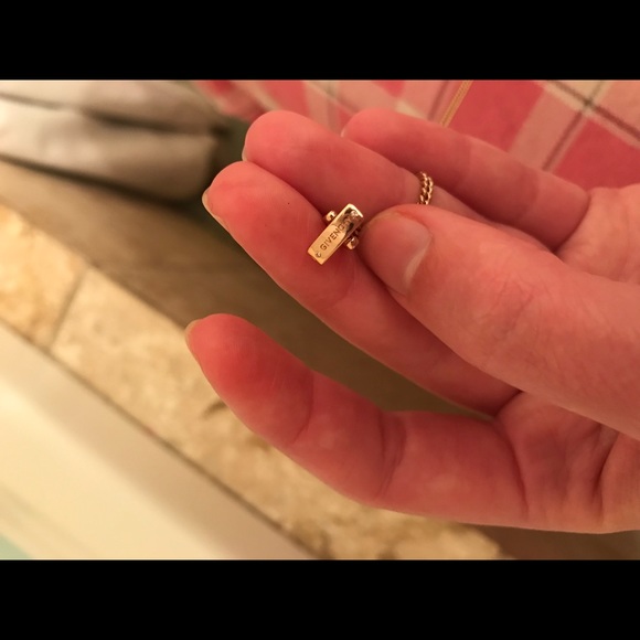 Givenchy necklace - Picture 2 of 2